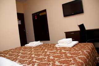 Отель Kizhi Hotel Харьков Стандартный двухместный номер с 1 кроватью или 2 отдельными кроватями-5